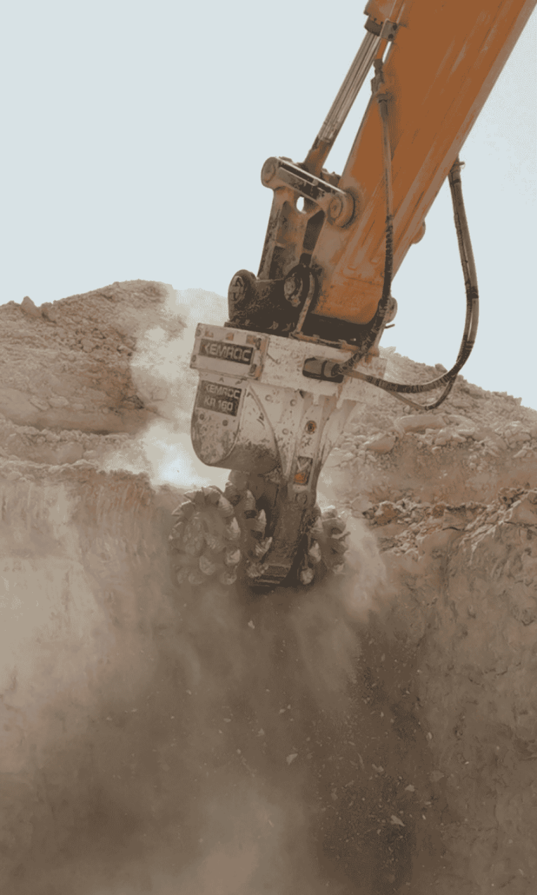 Mining by KEMROC KR 160 in Bauxite rock type