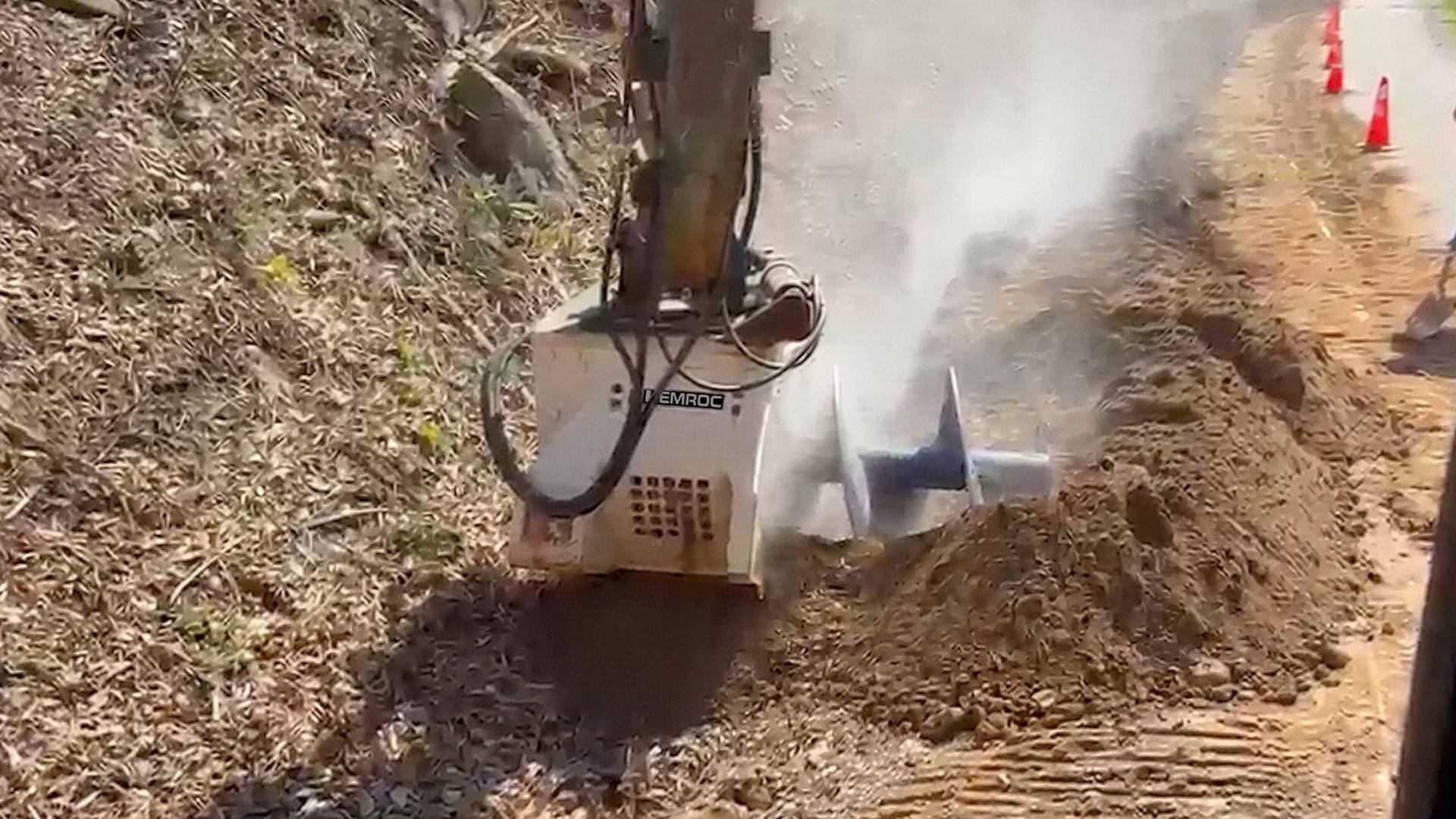 From Overbreak to Precision: In the U.S – KEMROC KTR 65 Trencher Attachment Changes the Game in Sandstone Trenching.