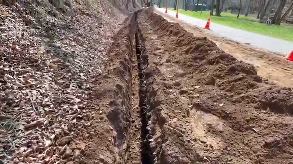KEMROC KTR 65 Trencher Attachment for Cable Trenching Project. John Deere 135G | Cutting Sandstone in West Virgina, USA.