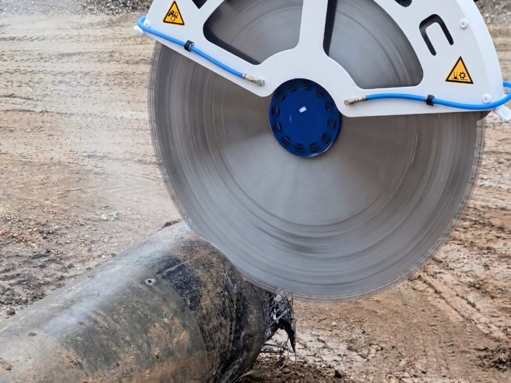 KEMROC KDS 30 Diamantsäge im Rückbau von Stahlbeton. Wacker Neuson mit KEMROC KDS 30 | Präzises Schneiden von Stahlbeton in Deutschland.