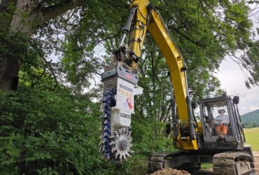 5 km präziser Grabenaushub im Fels: KEMROC EK 60 fräst durch Kalkstein mit 40 MPa in Deutschland 