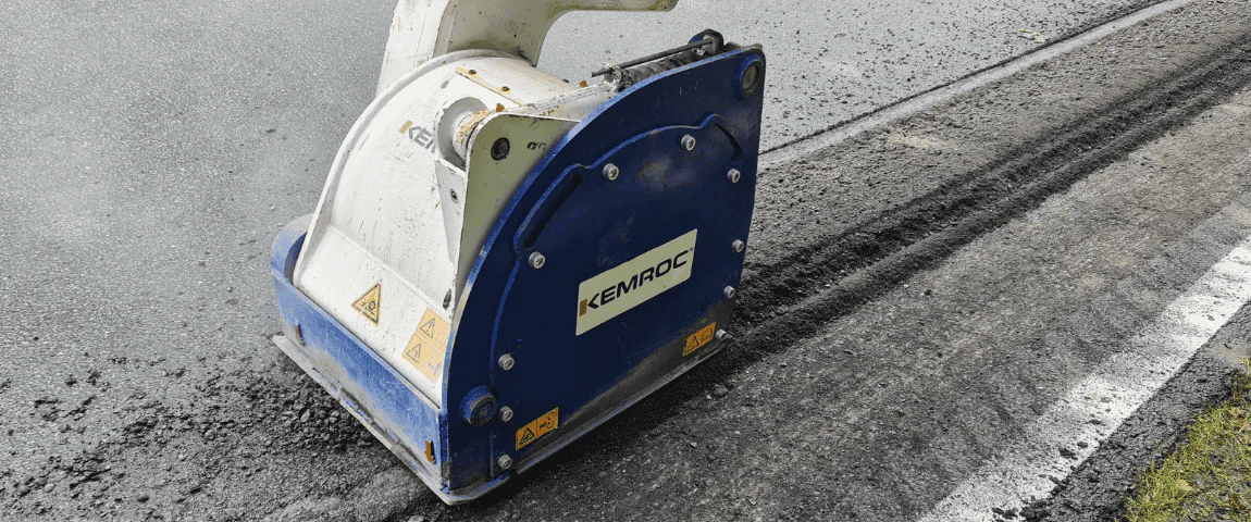 KEMROC EX patch planer attachment mills asphalt pavement, carving a clean trench for road repair and utility cable installation