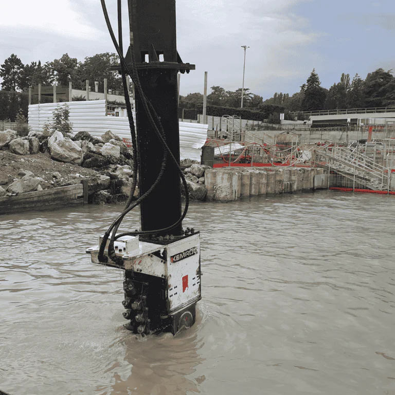 EK 140 heavy-duty chain cutter for 30–45 ton excavators. Delivers up to 40% energy savings with controlled cutting in rock and concrete up to 100 MPa UCS.