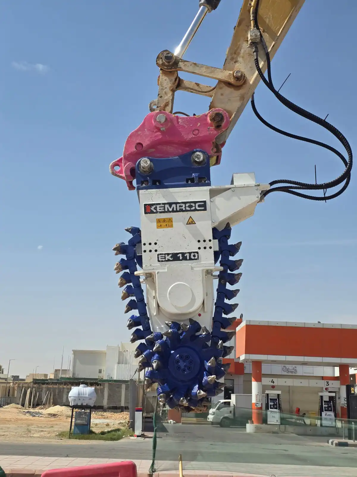 40 Kilometres of Precision Trenching in Saudi Arabia: How the KEMROC EK 110 Deliver Higher Productivity and Lower Costs