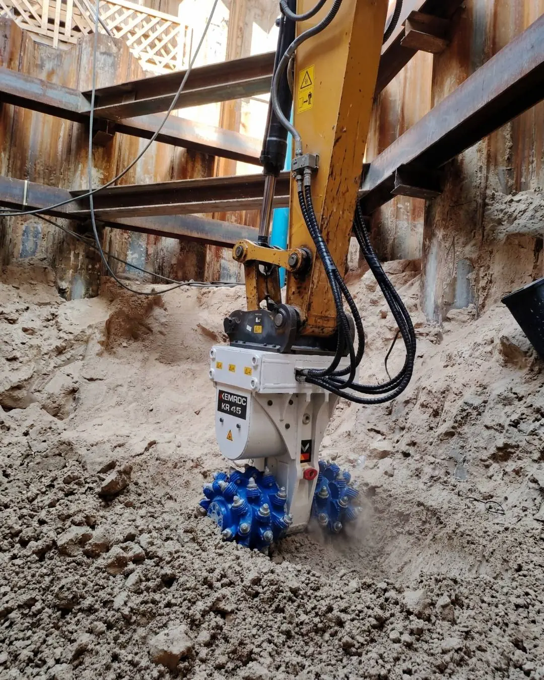 KEMROC KR 45 Rotary Drum Cutter in Shaft Excavation for Manhole Project. Mounted on SANY SY75C | Cutting Limestone in Dubai, United Arab Emirates.