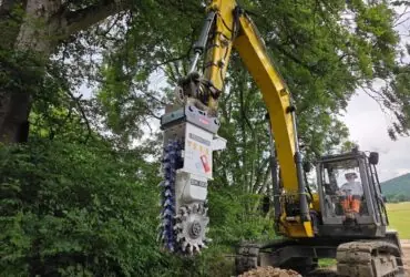 5 km präziser Grabenaushub im Fels: KEMROC EK 60 fräst durch Kalkstein mit 40 MPa in Deutschland 